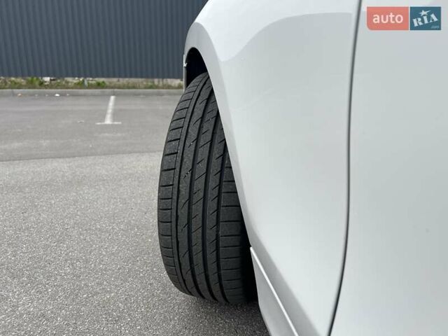 Белый БМВ 1 Серия, объемом двигателя 2 л и пробегом 207 тыс. км за 7900 $, фото 25 на Automoto.ua