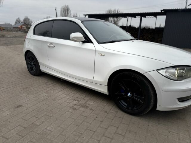 Білий БМВ 1 Серія, об'ємом двигуна 2 л та пробігом 230 тис. км за 7500 $, фото 11 на Automoto.ua