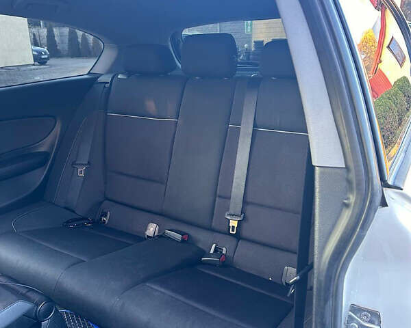 Білий БМВ 1 Серія, об'ємом двигуна 2 л та пробігом 255 тис. км за 7150 $, фото 8 на Automoto.ua