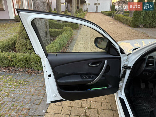 Белый БМВ 1 Серия, объемом двигателя 2 л и пробегом 198 тыс. км за 6200 $, фото 15 на Automoto.ua