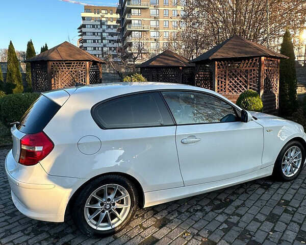Белый БМВ 1 Серия, объемом двигателя 2 л и пробегом 255 тыс. км за 8200 $, фото 4 на Automoto.ua