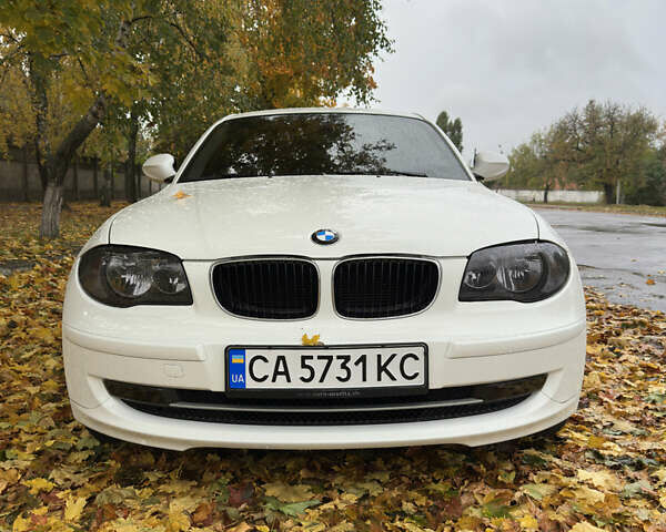Білий БМВ 1 Серія, об'ємом двигуна 2 л та пробігом 127 тис. км за 8500 $, фото 5 на Automoto.ua