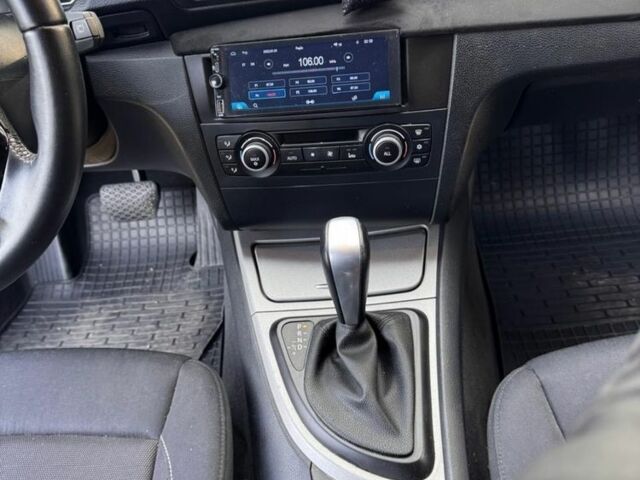 Білий БМВ 1 Серія, об'ємом двигуна 2 л та пробігом 208 тис. км за 8600 $, фото 11 на Automoto.ua