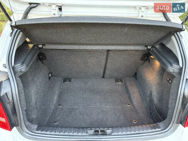 Белый БМВ 1 Серия, объемом двигателя 2 л и пробегом 198 тыс. км за 6200 $, фото 23 на Automoto.ua