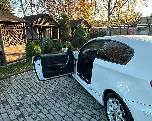 Белый БМВ 1 Серия, объемом двигателя 2 л и пробегом 255 тыс. км за 8200 $, фото 3 на Automoto.ua