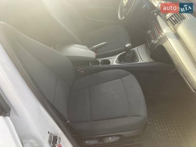 Белый БМВ 1 Серия, объемом двигателя 2 л и пробегом 196 тыс. км за 5050 $, фото 14 на Automoto.ua