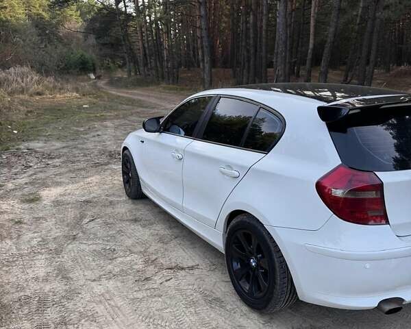 Білий БМВ 1 Серія, об'ємом двигуна 2 л та пробігом 208 тис. км за 8600 $, фото 4 на Automoto.ua