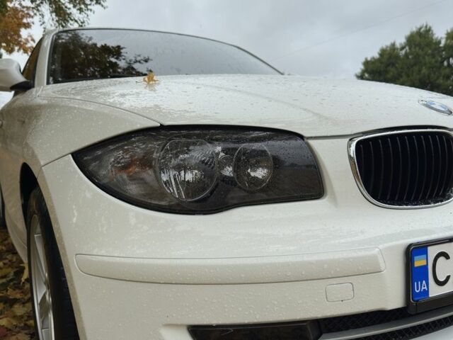 Білий БМВ 1 Серія, об'ємом двигуна 2 л та пробігом 127 тис. км за 8500 $, фото 5 на Automoto.ua