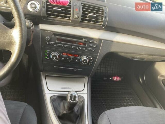 Белый БМВ 1 Серия, объемом двигателя 2 л и пробегом 196 тыс. км за 5050 $, фото 30 на Automoto.ua