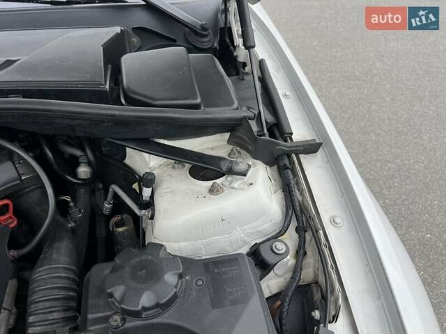 Белый БМВ 1 Серия, объемом двигателя 2 л и пробегом 207 тыс. км за 7900 $, фото 70 на Automoto.ua