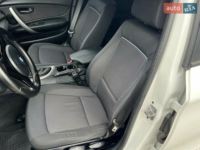 Белый БМВ 1 Серия, объемом двигателя 2 л и пробегом 207 тыс. км за 7900 $, фото 29 на Automoto.ua