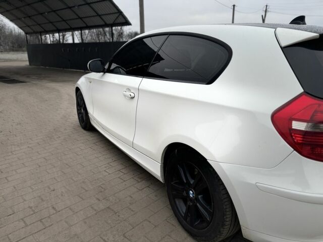 Білий БМВ 1 Серія, об'ємом двигуна 2 л та пробігом 230 тис. км за 7500 $, фото 3 на Automoto.ua