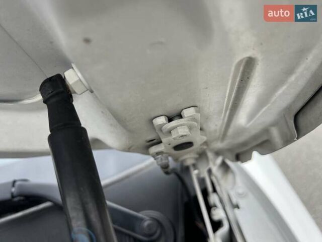 Белый БМВ 1 Серия, объемом двигателя 2 л и пробегом 207 тыс. км за 7900 $, фото 69 на Automoto.ua