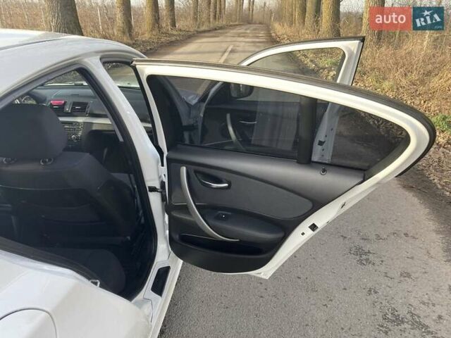 Белый БМВ 1 Серия, объемом двигателя 2 л и пробегом 196 тыс. км за 5050 $, фото 17 на Automoto.ua