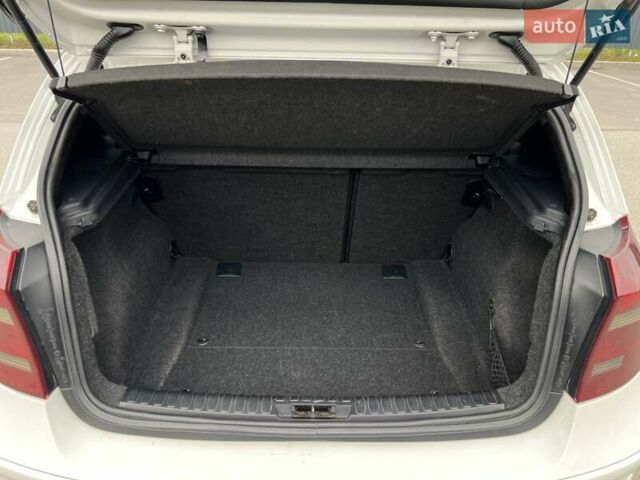 Белый БМВ 1 Серия, объемом двигателя 2 л и пробегом 207 тыс. км за 7900 $, фото 53 на Automoto.ua