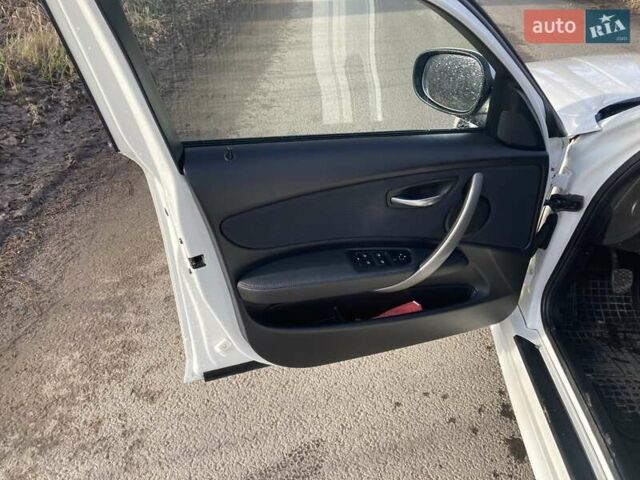 Белый БМВ 1 Серия, объемом двигателя 2 л и пробегом 196 тыс. км за 5050 $, фото 20 на Automoto.ua