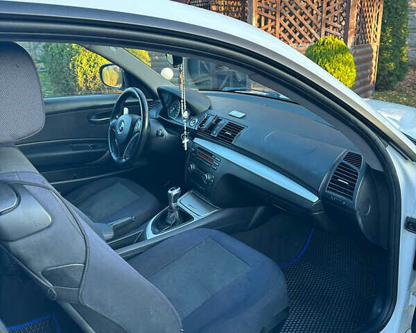 Білий БМВ 1 Серія, об'ємом двигуна 2 л та пробігом 255 тис. км за 7150 $, фото 12 на Automoto.ua