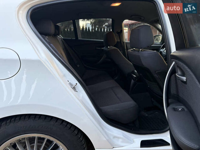 Белый БМВ 1 Серия, объемом двигателя 2 л и пробегом 198 тыс. км за 6200 $, фото 13 на Automoto.ua