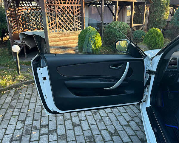 Белый БМВ 1 Серия, объемом двигателя 2 л и пробегом 255 тыс. км за 8200 $, фото 8 на Automoto.ua