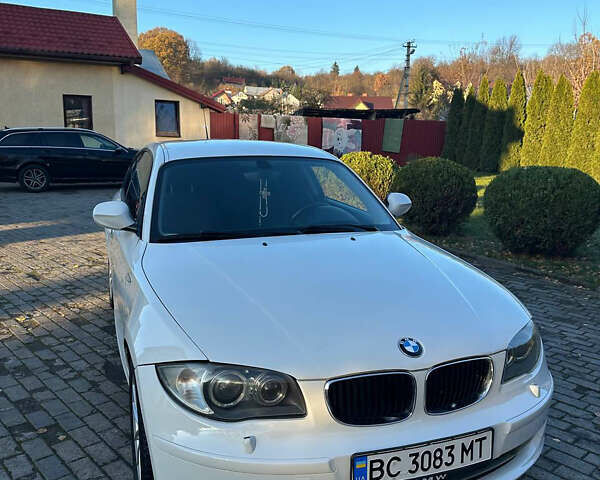 Белый БМВ 1 Серия, объемом двигателя 2 л и пробегом 255 тыс. км за 6900 $, фото 15 на Automoto.ua