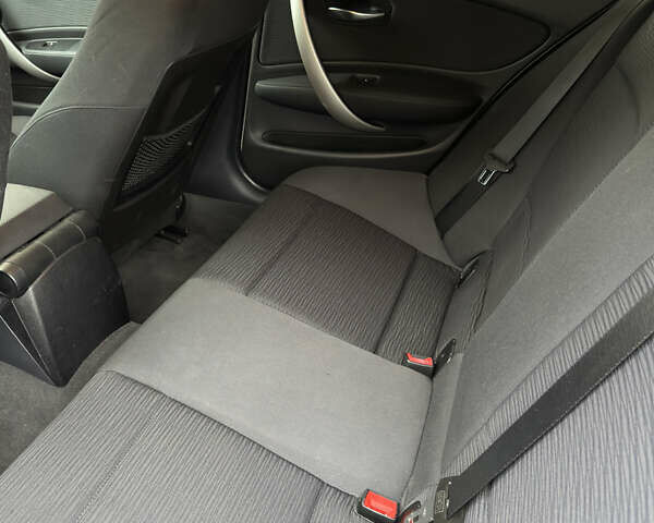 Білий БМВ 1 Серія, об'ємом двигуна 2 л та пробігом 127 тис. км за 8500 $, фото 22 на Automoto.ua