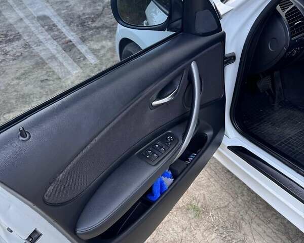 Білий БМВ 1 Серія, об'ємом двигуна 2 л та пробігом 208 тис. км за 8600 $, фото 6 на Automoto.ua