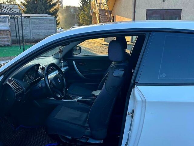 Белый БМВ 1 Серия, объемом двигателя 20 л и пробегом 249 тыс. км за 9500 $, фото 10 на Automoto.ua