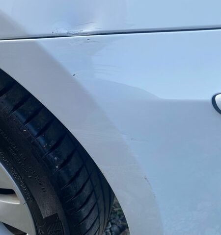 Белый БМВ 1 Серия, объемом двигателя 2 л и пробегом 228 тыс. км за 7200 $, фото 6 на Automoto.ua