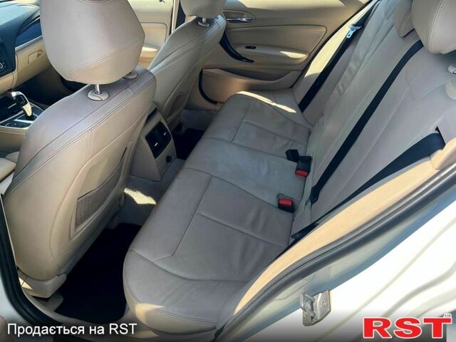 Белый БМВ 1 Серия, объемом двигателя 2 л и пробегом 284 тыс. км за 13900 $, фото 6 на Automoto.ua