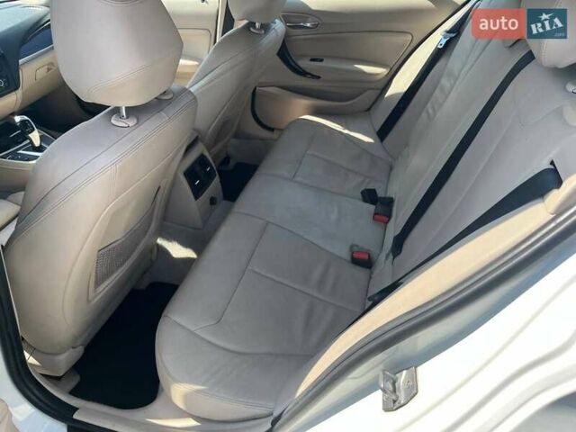 Белый БМВ 1 Серия, объемом двигателя 2 л и пробегом 284 тыс. км за 13900 $, фото 1 на Automoto.ua