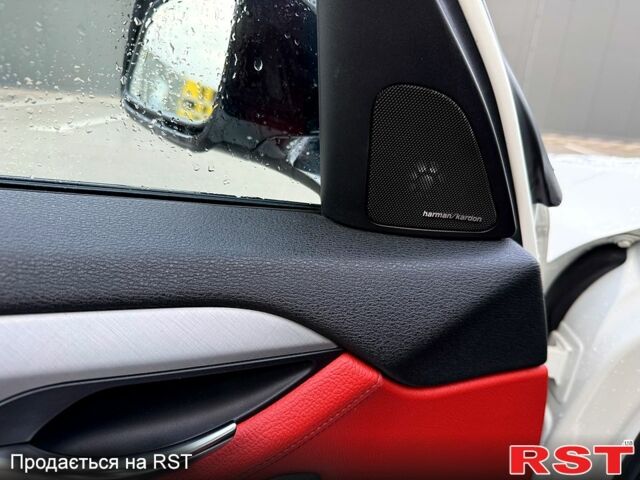 Белый БМВ 1 Серия, объемом двигателя 3 л и пробегом 170 тыс. км за 11500 $, фото 6 на Automoto.ua