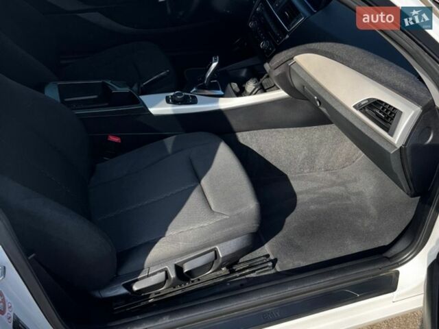 Белый БМВ 1 Серия, объемом двигателя 1.5 л и пробегом 95 тыс. км за 13000 $, фото 15 на Automoto.ua