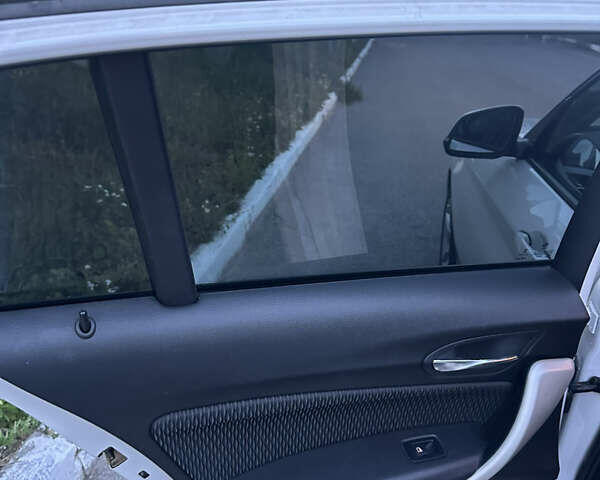 Белый БМВ 1 Серия, объемом двигателя 1.5 л и пробегом 217 тыс. км за 12800 $, фото 23 на Automoto.ua