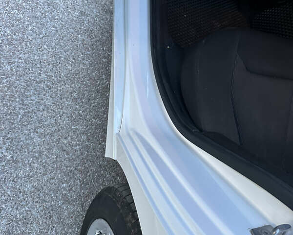 Белый БМВ 1 Серия, объемом двигателя 1.5 л и пробегом 217 тыс. км за 12800 $, фото 25 на Automoto.ua