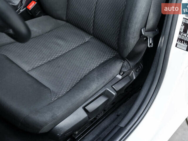 Белый БМВ 1 Серия, объемом двигателя 1.5 л и пробегом 89 тыс. км за 14800 $, фото 31 на Automoto.ua