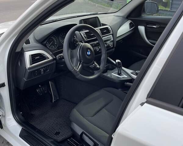 Белый БМВ 1 Серия, объемом двигателя 1.5 л и пробегом 60 тыс. км за 17500 $, фото 16 на Automoto.ua