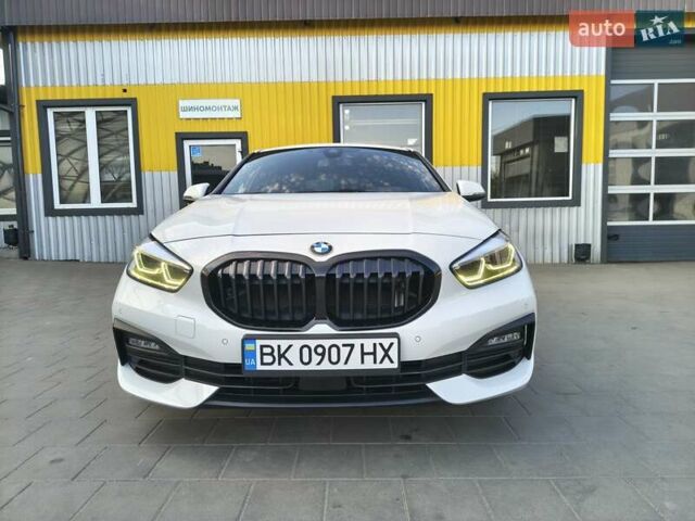 Белый БМВ 1 Серия, объемом двигателя 1.5 л и пробегом 201 тыс. км за 20700 $, фото 2 на Automoto.ua