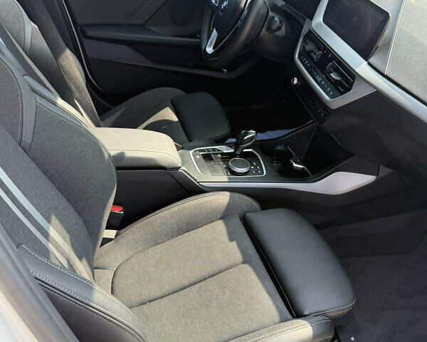 Белый БМВ 1 Серия, объемом двигателя 2 л и пробегом 38 тыс. км за 22700 $, фото 7 на Automoto.ua