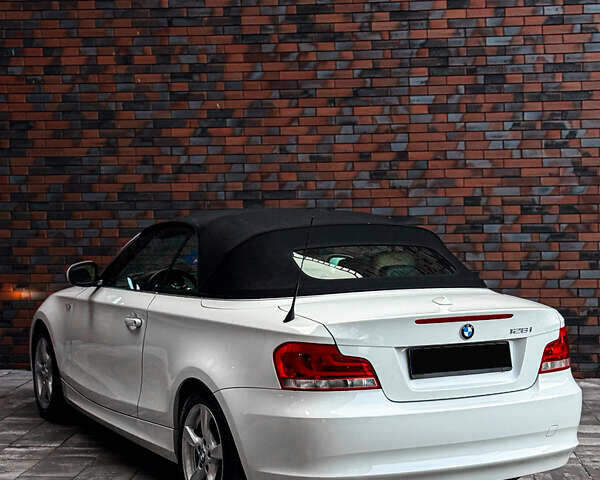 Білий БМВ 1 Серія, об'ємом двигуна 3 л та пробігом 24 тис. км за 13700 $, фото 4 на Automoto.ua