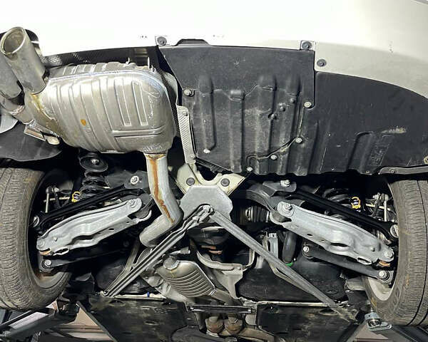 Білий БМВ 1 Серія, об'ємом двигуна 3 л та пробігом 24 тис. км за 13700 $, фото 16 на Automoto.ua