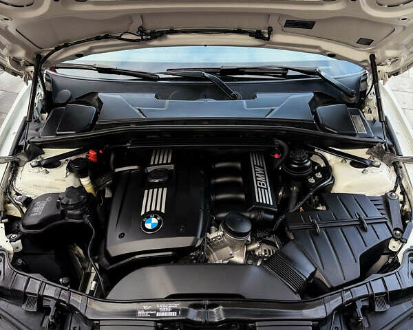 Білий БМВ 1 Серія, об'ємом двигуна 3 л та пробігом 24 тис. км за 13700 $, фото 14 на Automoto.ua