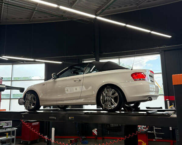 Білий БМВ 1 Серія, об'ємом двигуна 3 л та пробігом 24 тис. км за 13700 $, фото 17 на Automoto.ua