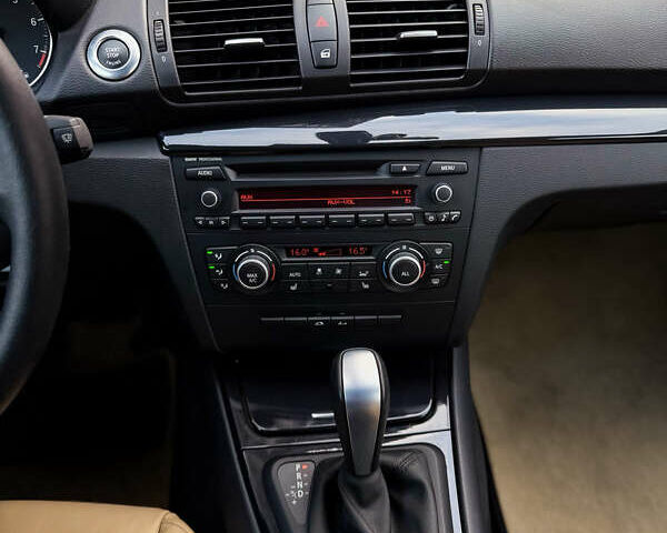 Білий БМВ 1 Серія, об'ємом двигуна 3 л та пробігом 24 тис. км за 13700 $, фото 7 на Automoto.ua