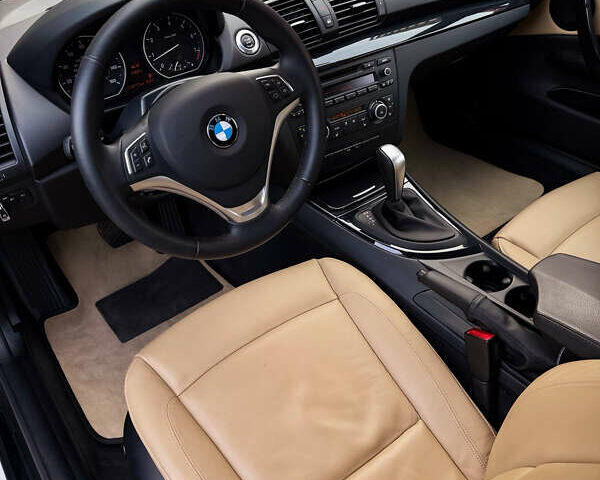 Білий БМВ 1 Серія, об'ємом двигуна 3 л та пробігом 24 тис. км за 13700 $, фото 6 на Automoto.ua