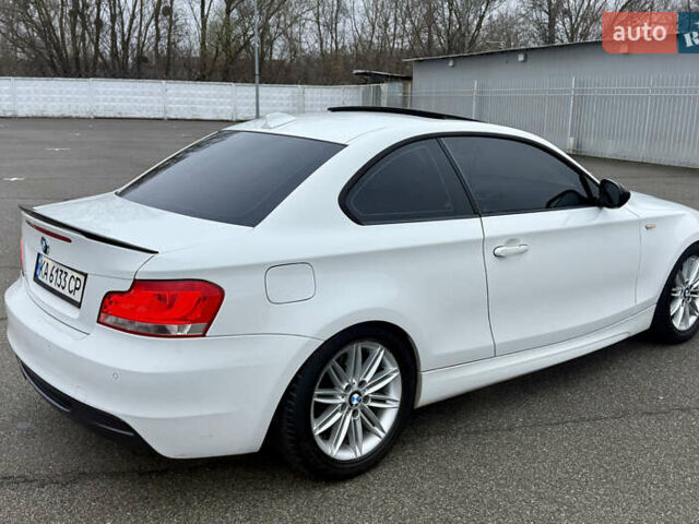 Белый БМВ 1 Серия, объемом двигателя 3 л и пробегом 136 тыс. км за 9300 $, фото 6 на Automoto.ua