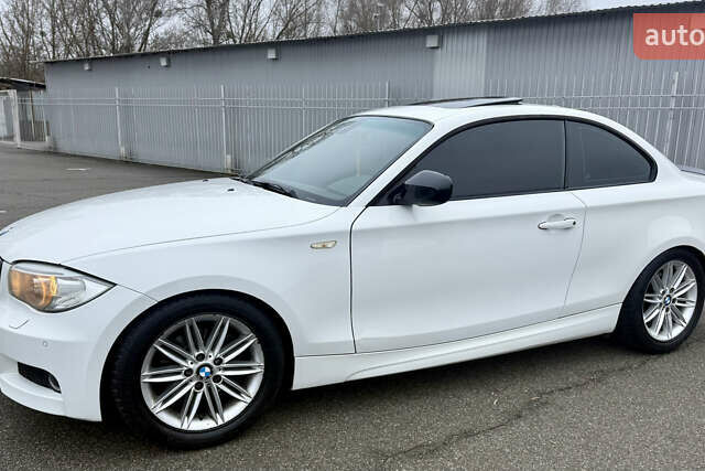 Белый БМВ 1 Серия, объемом двигателя 3 л и пробегом 136 тыс. км за 9300 $, фото 13 на Automoto.ua