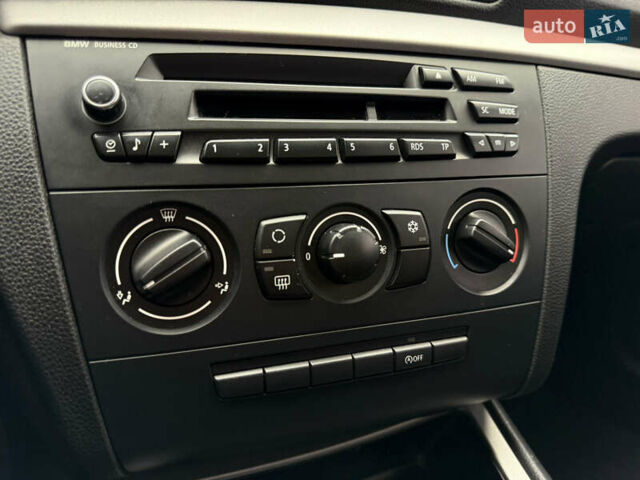 Белый БМВ 1 Серия, объемом двигателя 2 л и пробегом 190 тыс. км за 5899 $, фото 11 на Automoto.ua