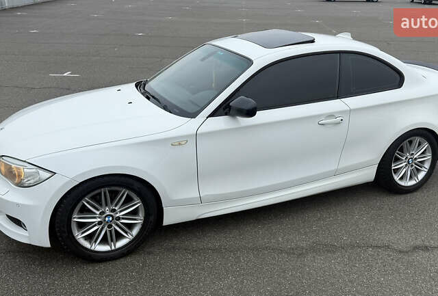 Белый БМВ 1 Серия, объемом двигателя 3 л и пробегом 136 тыс. км за 9300 $, фото 1 на Automoto.ua