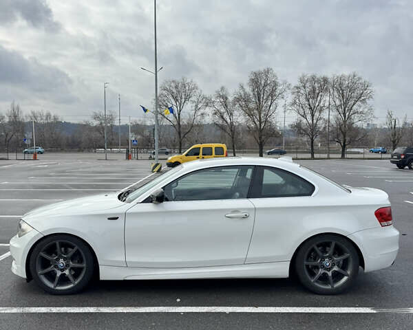 Білий БМВ 1 Серія, об'ємом двигуна 2.98 л та пробігом 211 тис. км за 10700 $, фото 6 на Automoto.ua