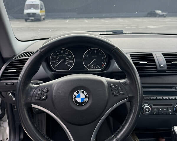 Білий БМВ 1 Серія, об'ємом двигуна 2.98 л та пробігом 211 тис. км за 10700 $, фото 8 на Automoto.ua